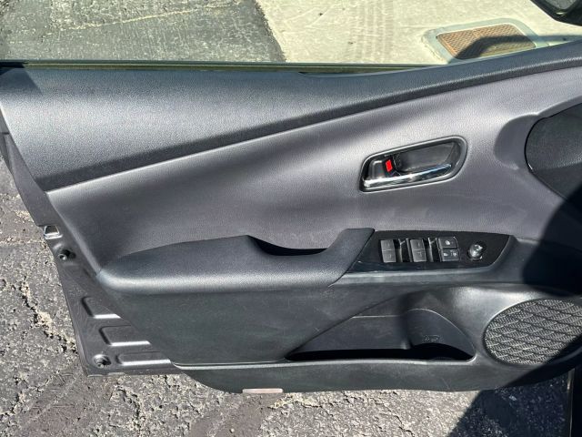 Vehicle image 24 of 28