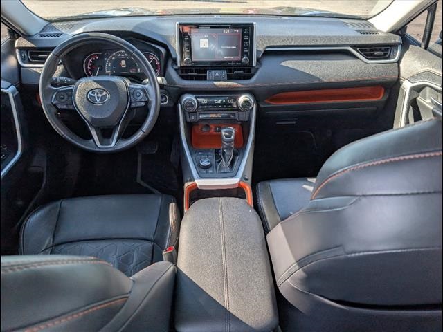 Vehicle image 17 of 23