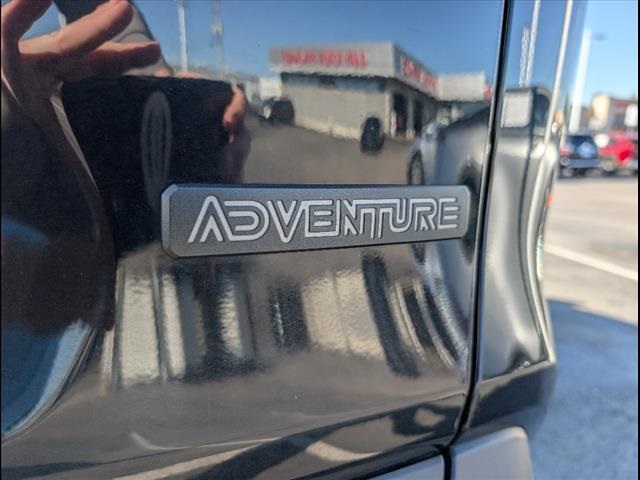 Vehicle image 19 of 23