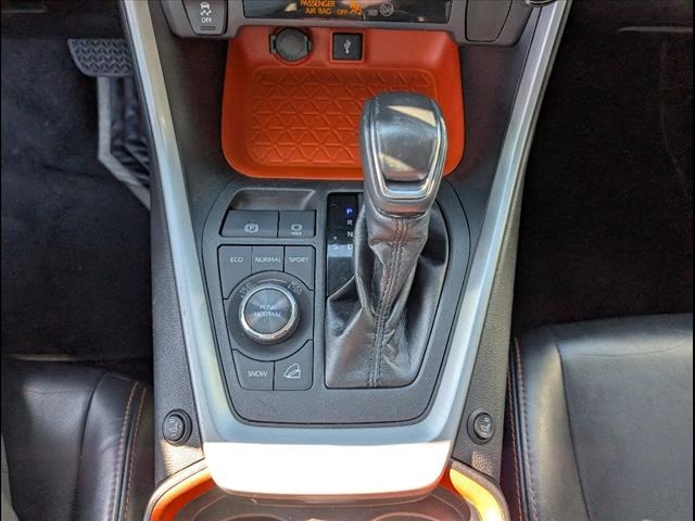 Vehicle image 13 of 23