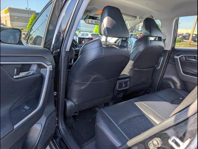 Vehicle image 16 of 23
