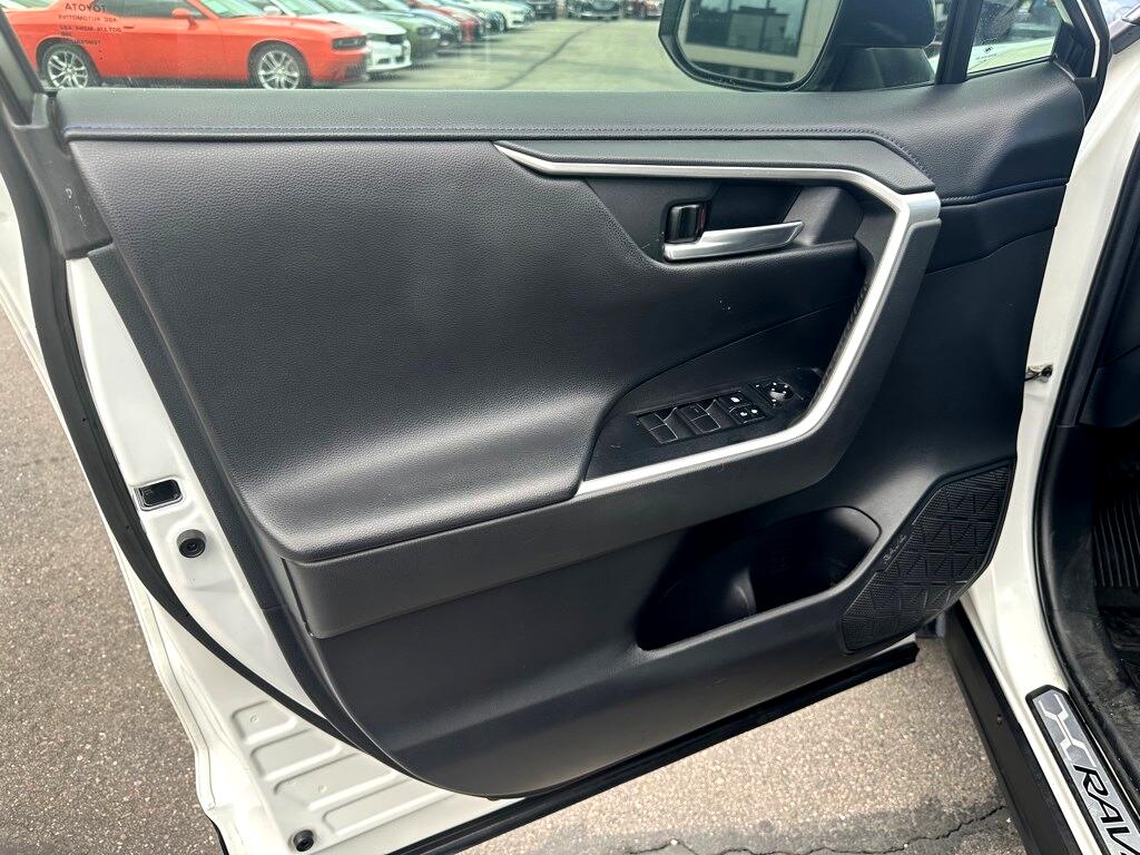 Vehicle image 15 of 29