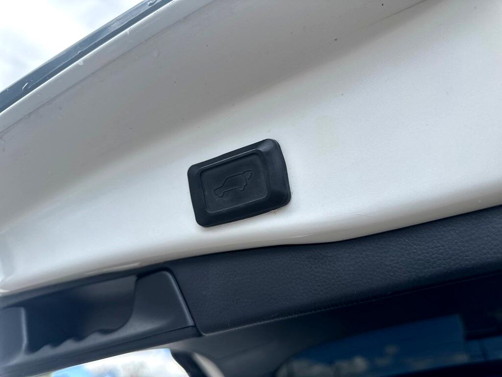 Vehicle image 11 of 29