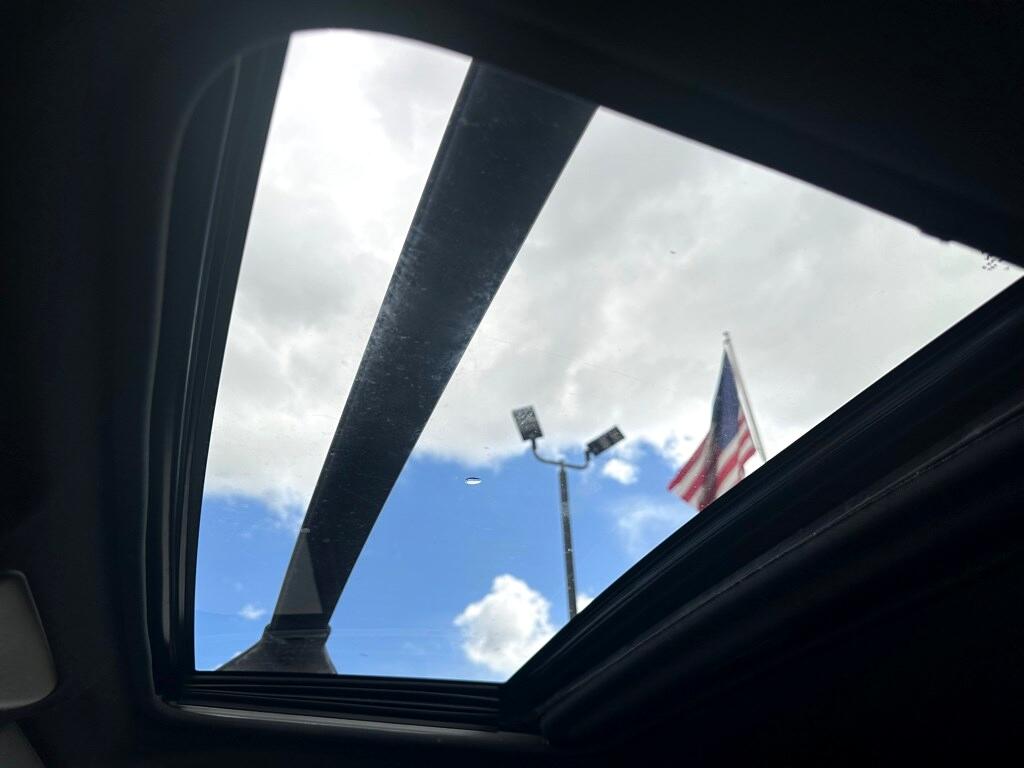 Vehicle image 26 of 29