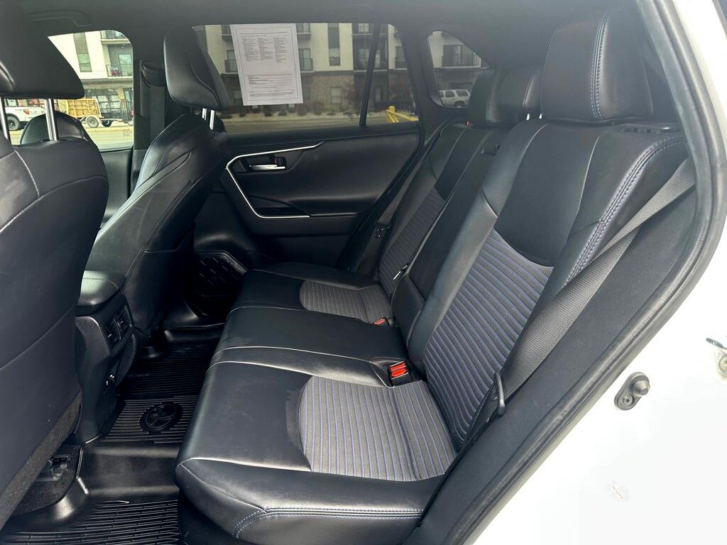 Vehicle image 16 of 29