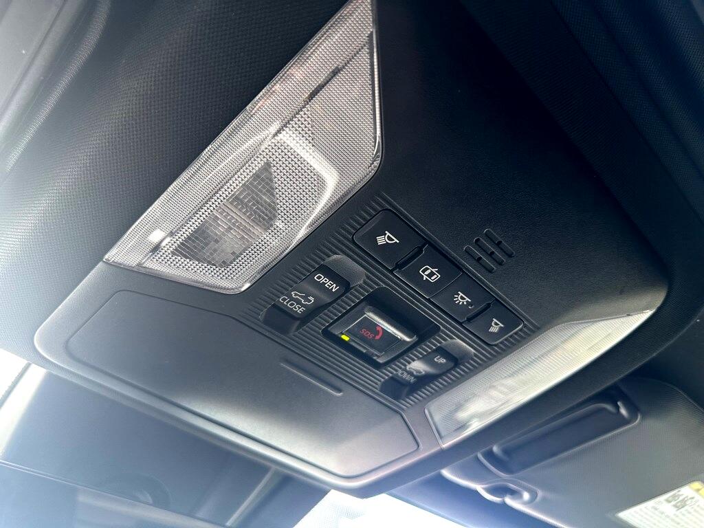 Vehicle image 24 of 29