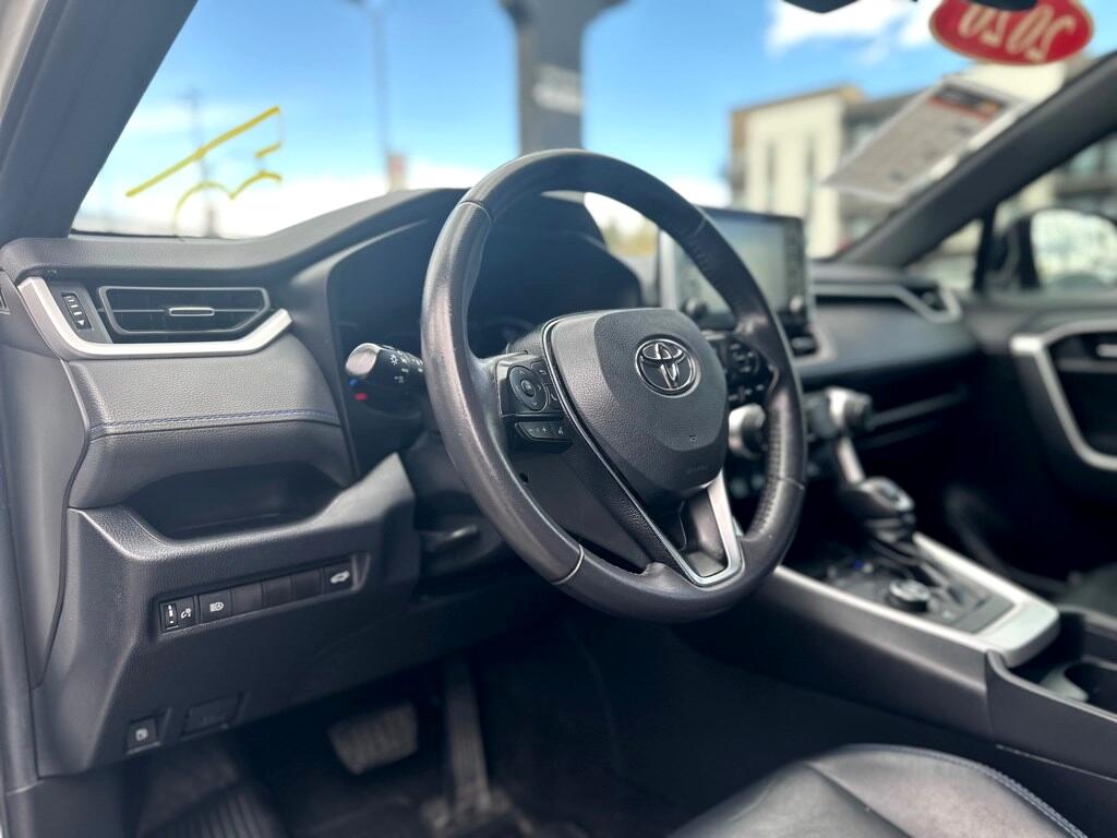 Vehicle image 17 of 29