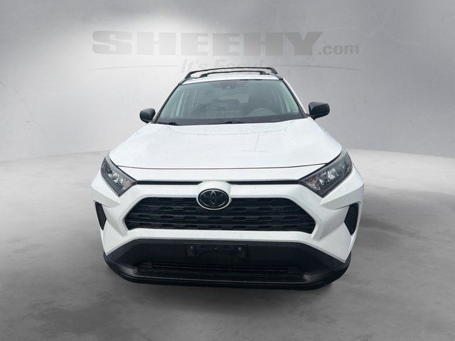 2020 Toyota RAV4 LE Image 2 of 26