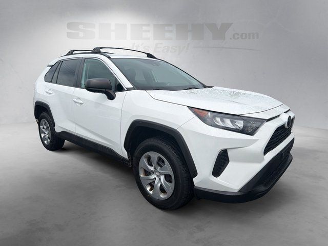 2020 Toyota RAV4 LE Image 3 of 26