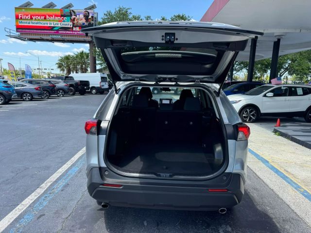 Vehicle image 10 of 27