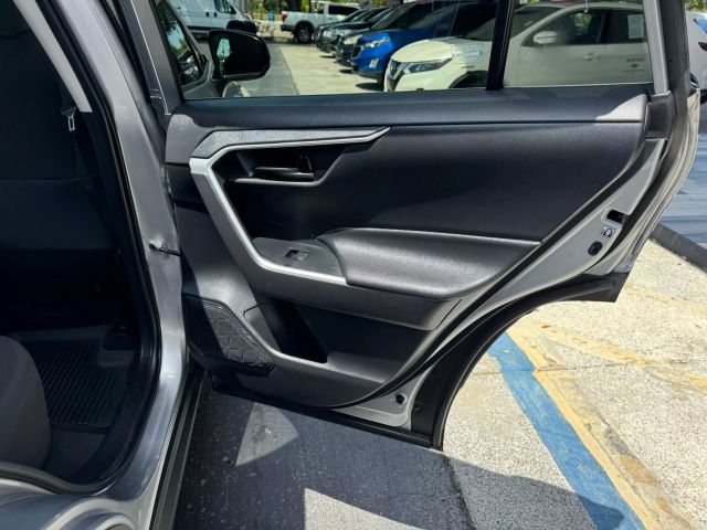 Vehicle image 15 of 27