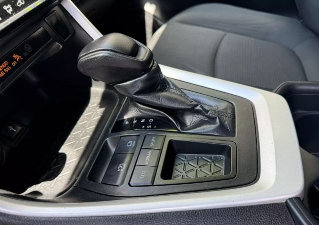 Vehicle image 26 of 27