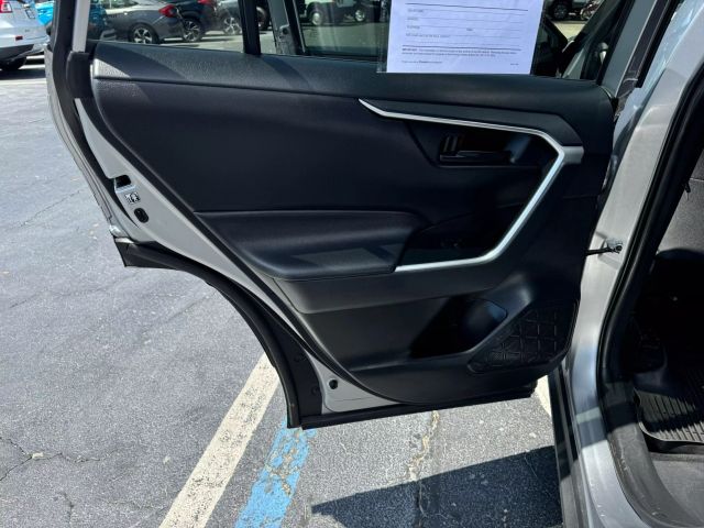 Vehicle image 12 of 27