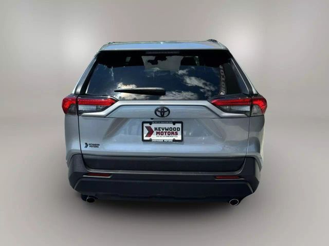 Vehicle image 8 of 27
