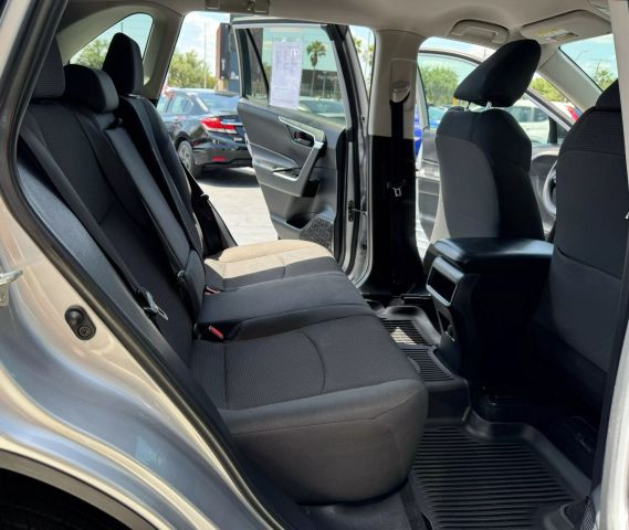 Vehicle image 16 of 27