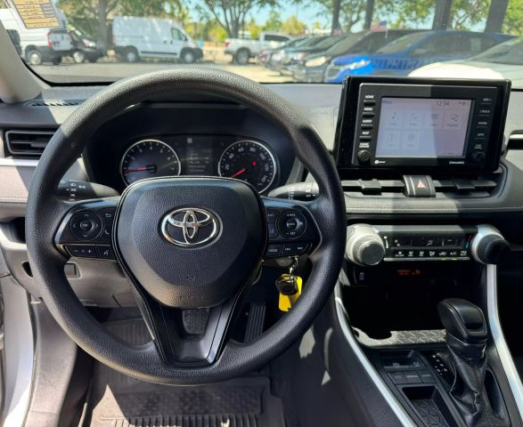 Vehicle image 22 of 27