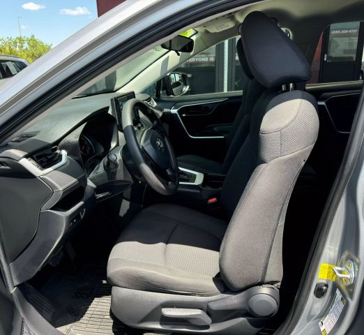 Vehicle image 21 of 27