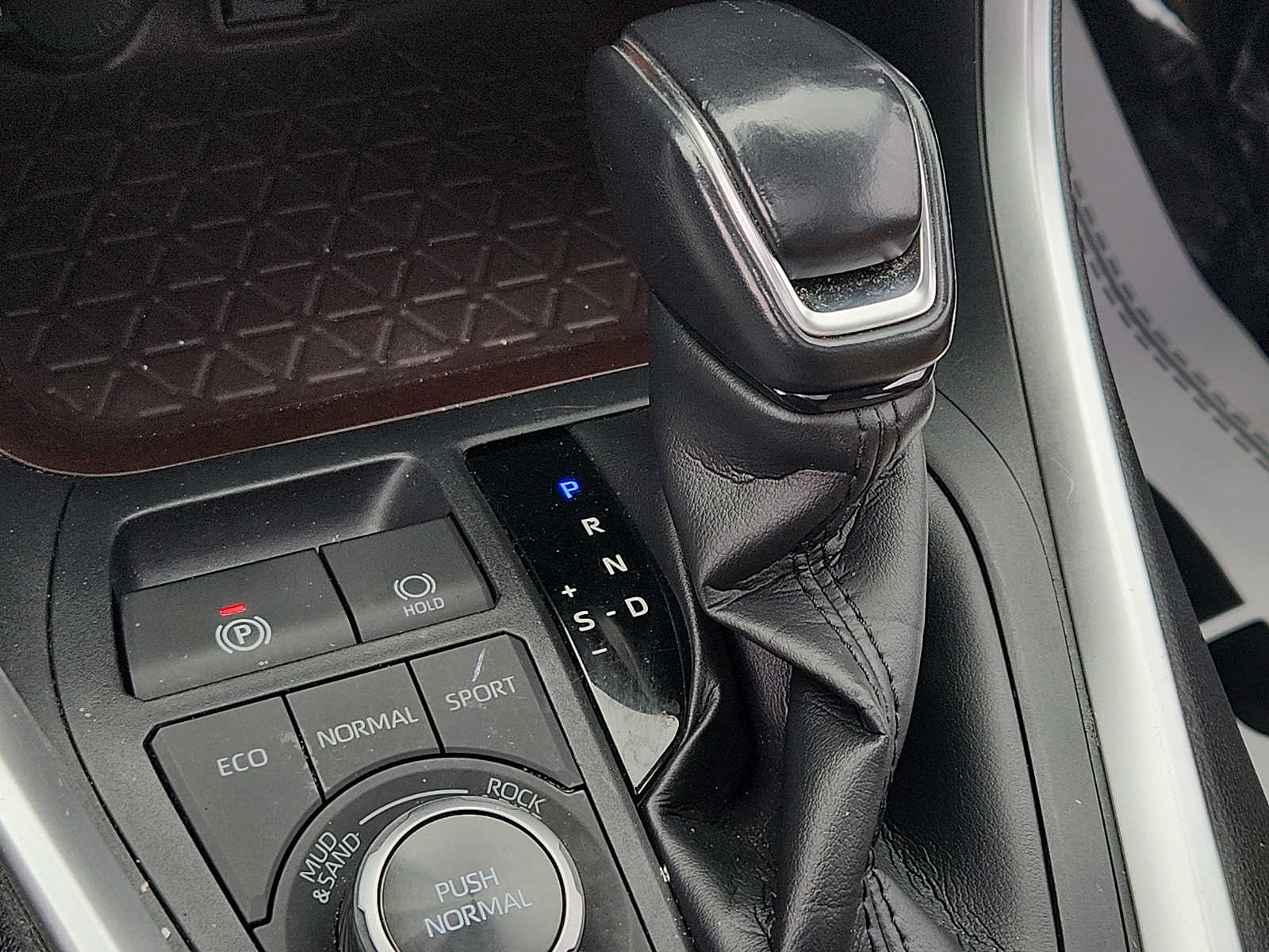 Vehicle image 14 of 30
