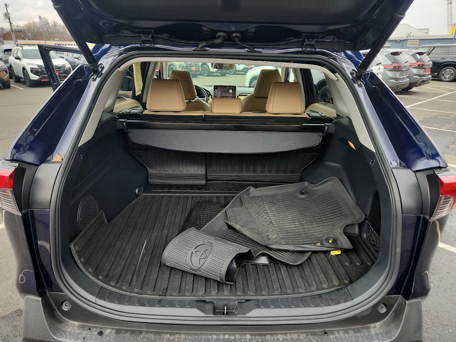 Vehicle image 28 of 30