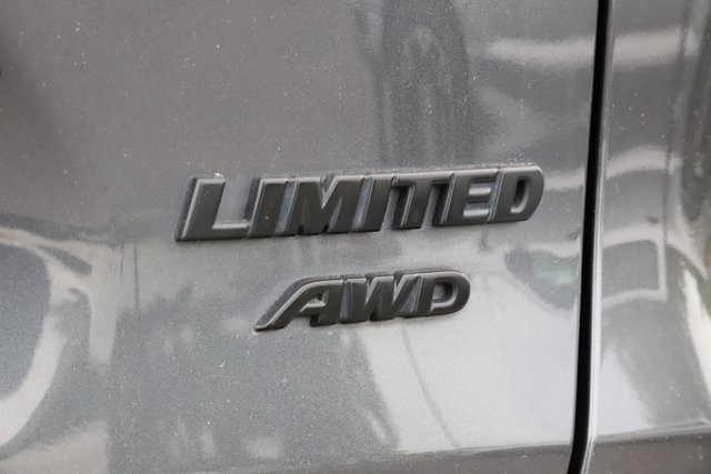 Vehicle image 8 of 34