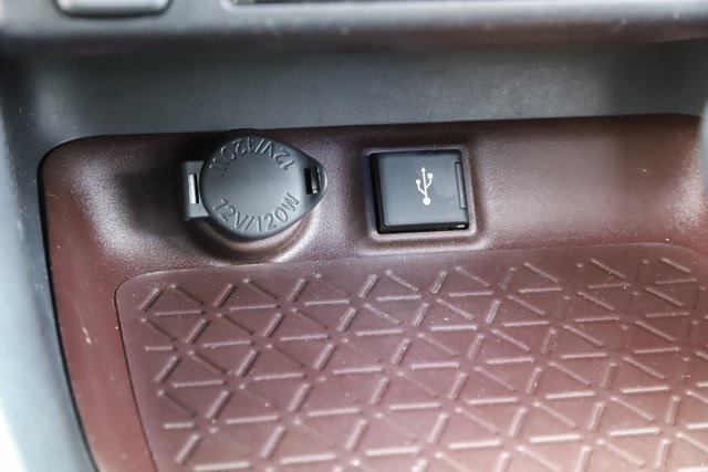 Vehicle image 33 of 34
