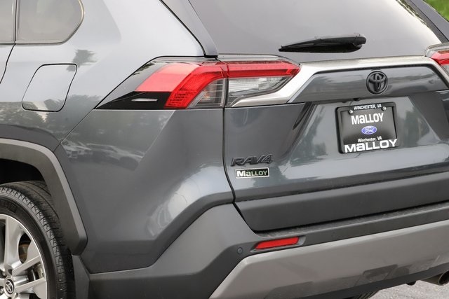 Vehicle image 7 of 34