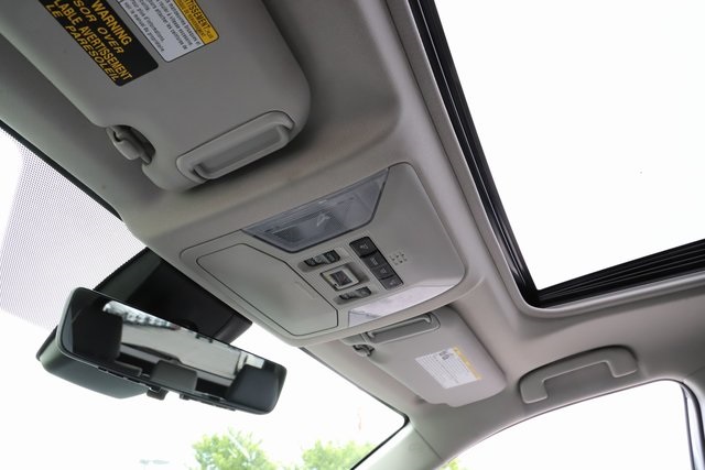 Vehicle image 27 of 34