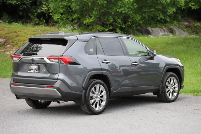 Vehicle image 3 of 34