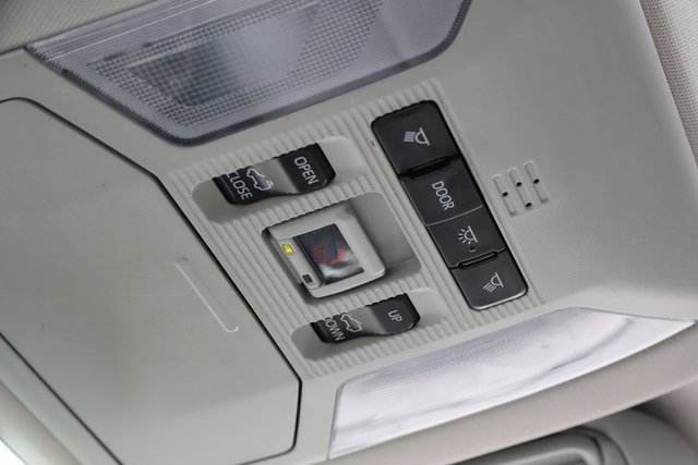 Vehicle image 28 of 34