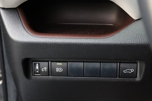 Vehicle image 19 of 34