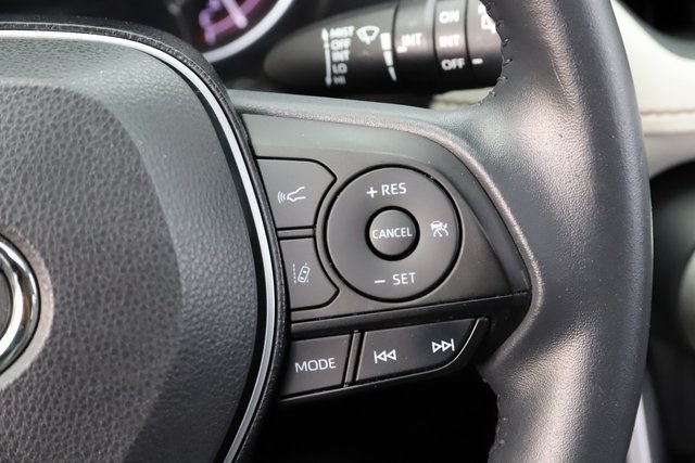 Vehicle image 21 of 34