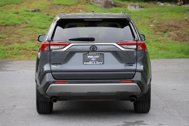 Vehicle image 4 of 34
