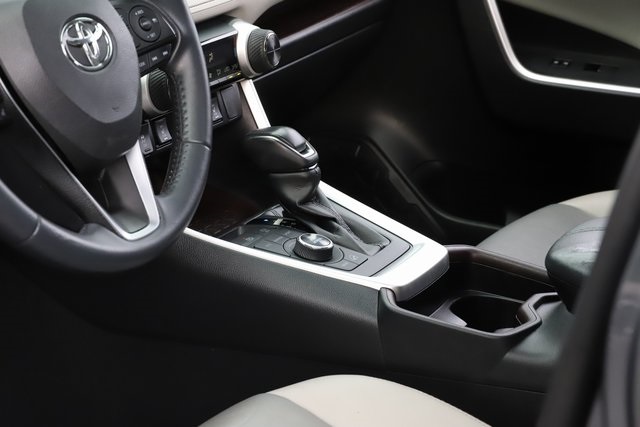 Vehicle image 13 of 34