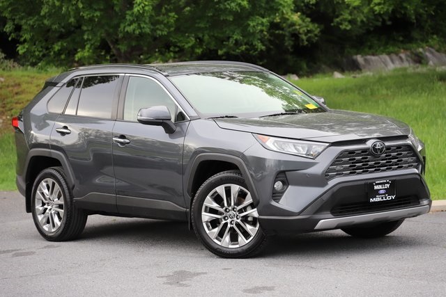 Vehicle image 2 of 34