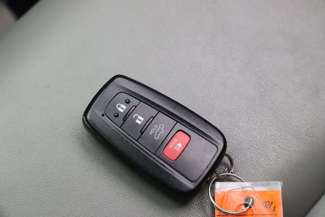 Vehicle image 31 of 34