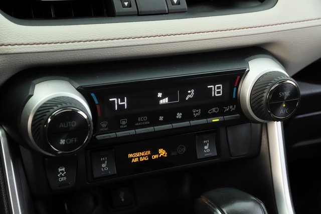 Vehicle image 24 of 34