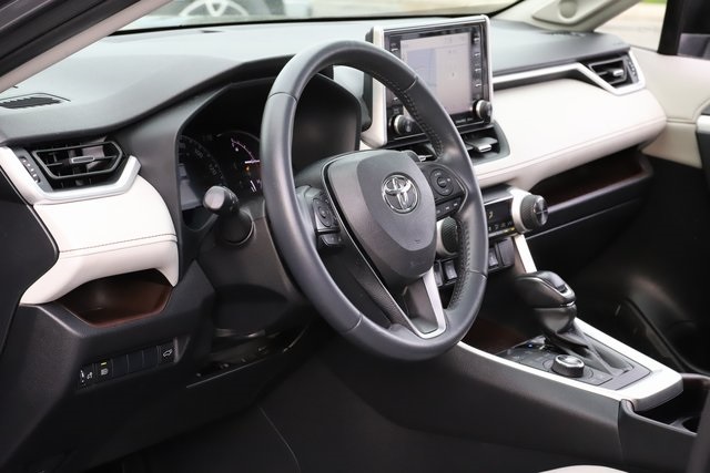 Vehicle image 11 of 34
