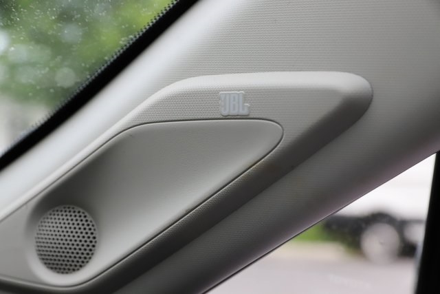 Vehicle image 32 of 34