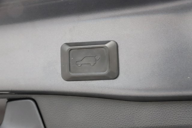 Vehicle image 10 of 34
