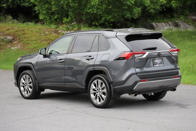 Vehicle image 5 of 34