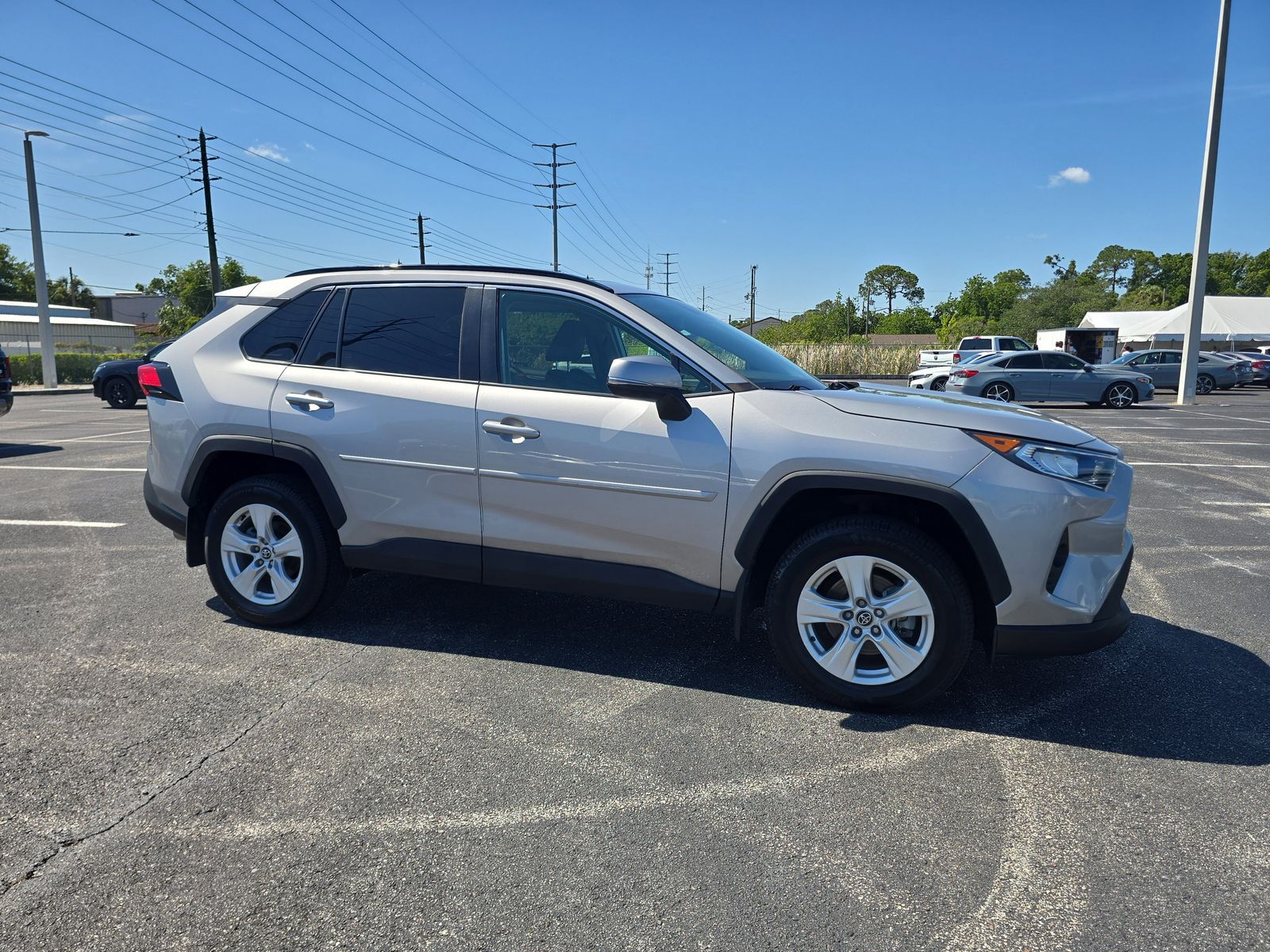 2020 Toyota RAV4 XLE Image 1 of 30