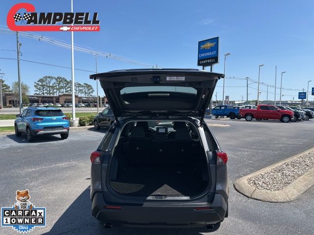 Vehicle image 10 of 28