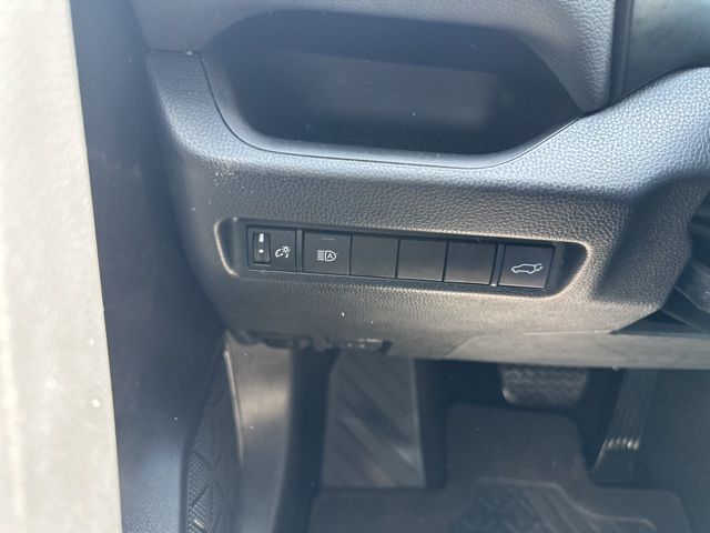 Vehicle image 23 of 28
