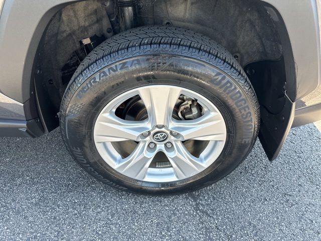 Vehicle image 14 of 28