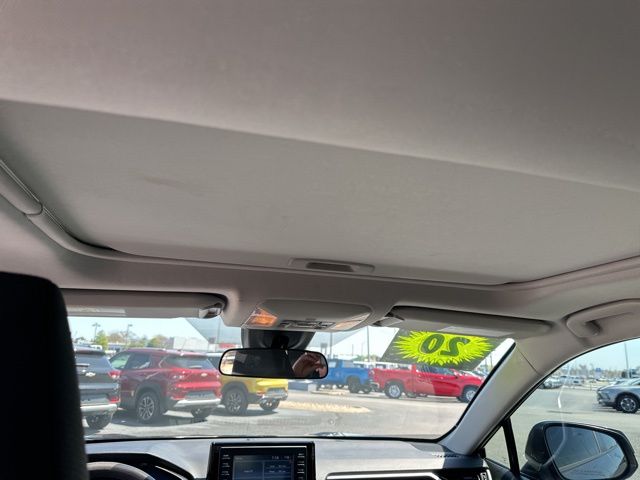 Vehicle image 19 of 28
