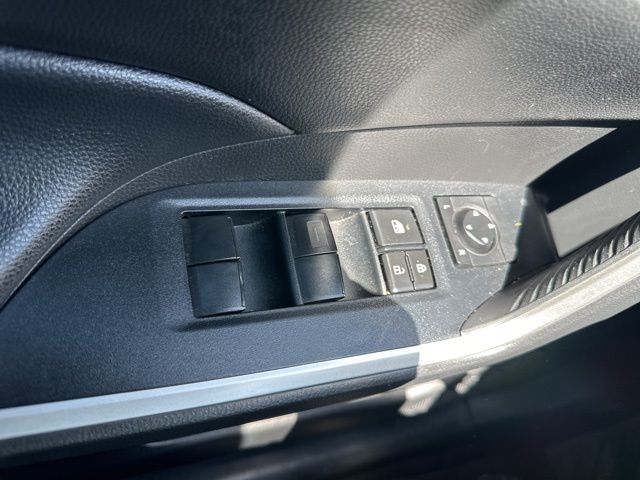 Vehicle image 22 of 28
