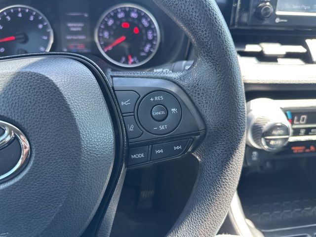 Vehicle image 25 of 28