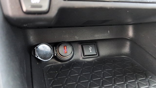 Vehicle image 23 of 32