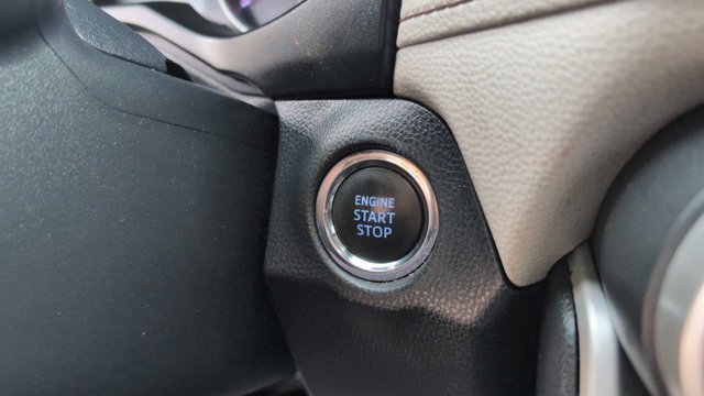 Vehicle image 25 of 32