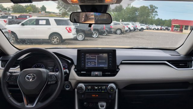 Vehicle image 17 of 32